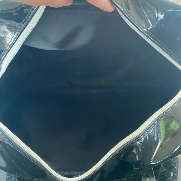 SNOOPY PEANUTS | Patent Faux Leather Duffel Bag - Picture 6 of 6